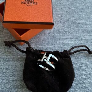 Hermès Scarf Ring – Silver H Design with Box